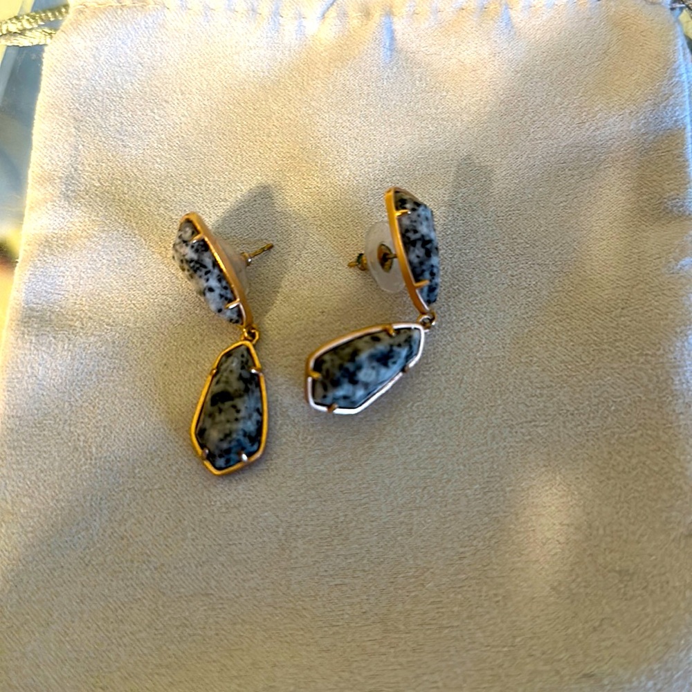 Retired rose gold Kendra Scott earrings